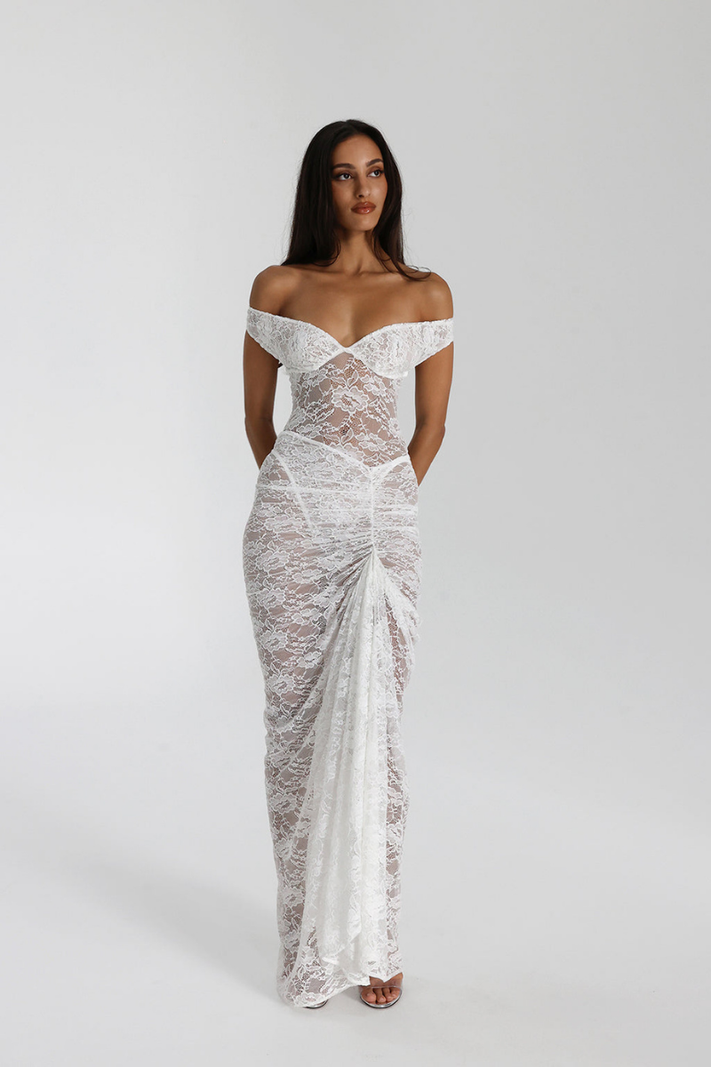 Well Tailored Garment with a Graceful Silhouette