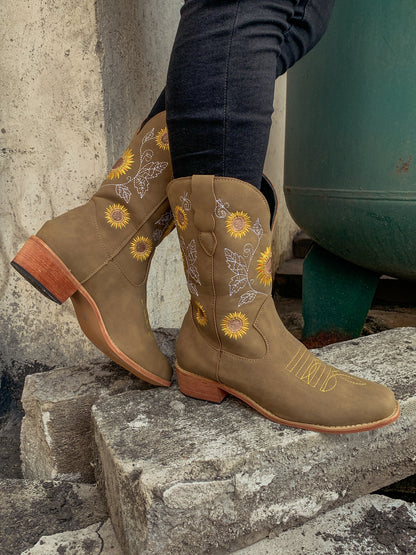 Elegantly Styled Boots for Everyday Wear