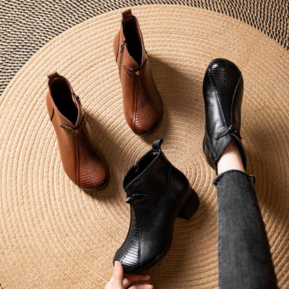 Effortlessly Elegant Boots with a Timeless Design