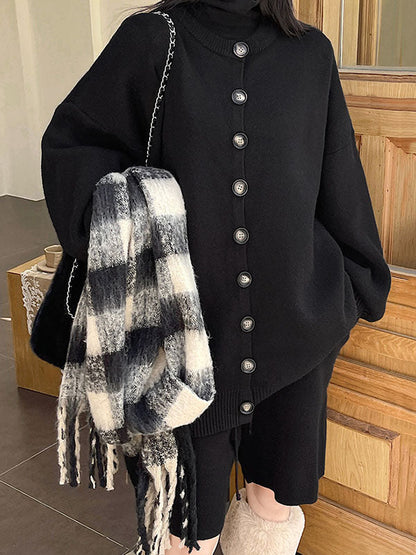 Classic Vintage Sweater with a Flattering Fit