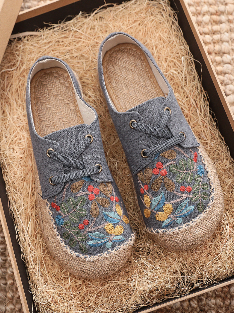 Effortlessly Elegant Shoes with a Timeless Design