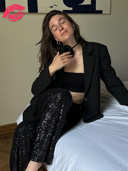 Effortlessly Elegant Pants with a Timeless Design