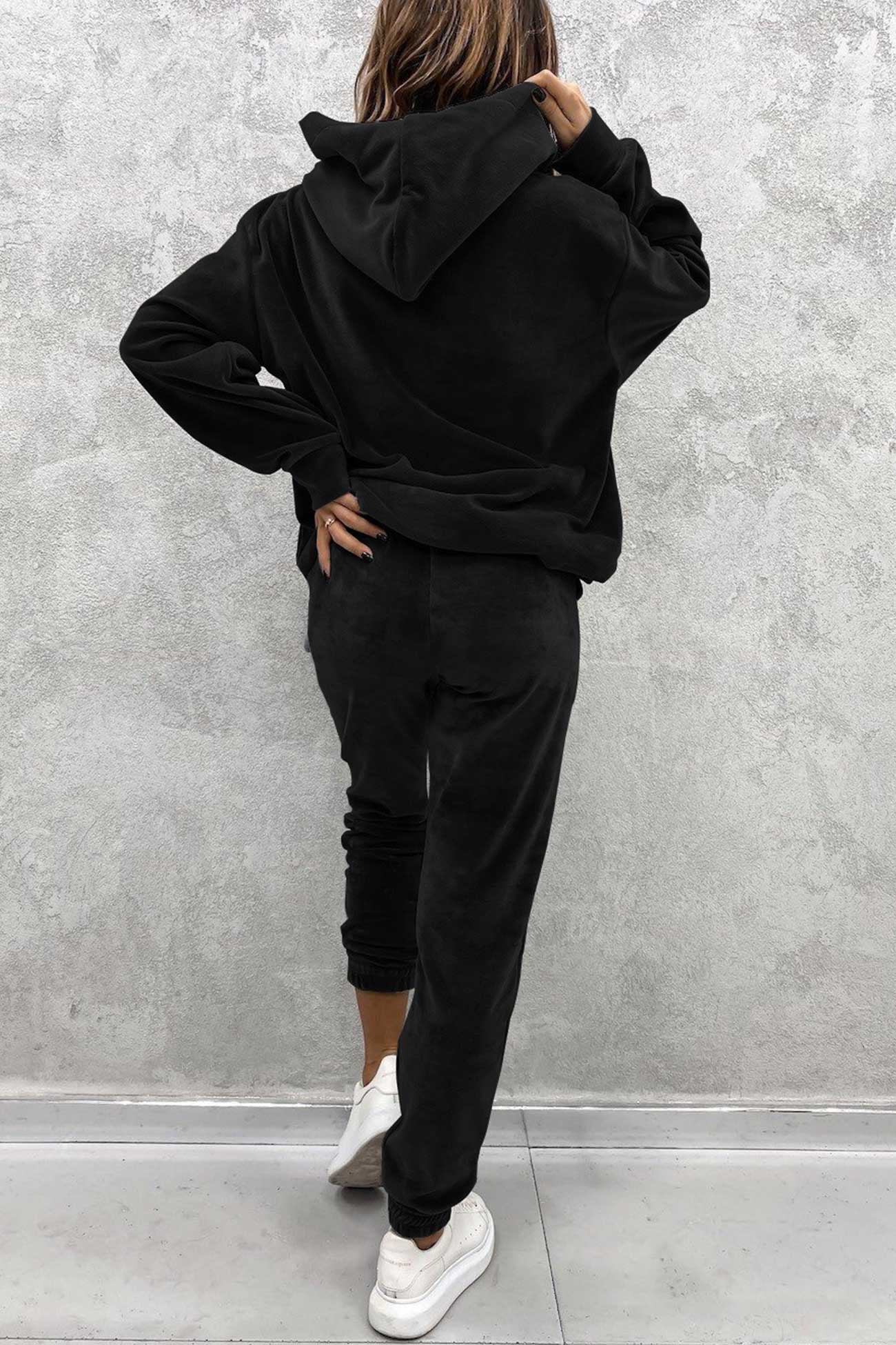 Effortlessly Elegant Pants with a Timeless Design