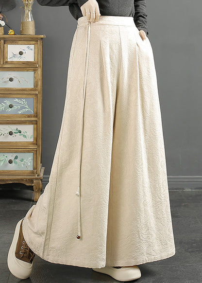 Effortlessly Elegant Pants with a Timeless Design