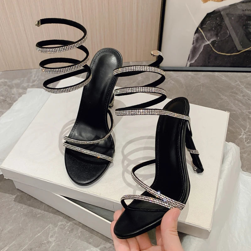 Effortlessly Elegant Sandals with a Timeless Design
