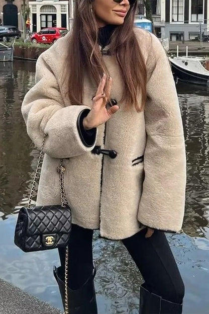 Beautifully Finished Coat in a Timeless Design