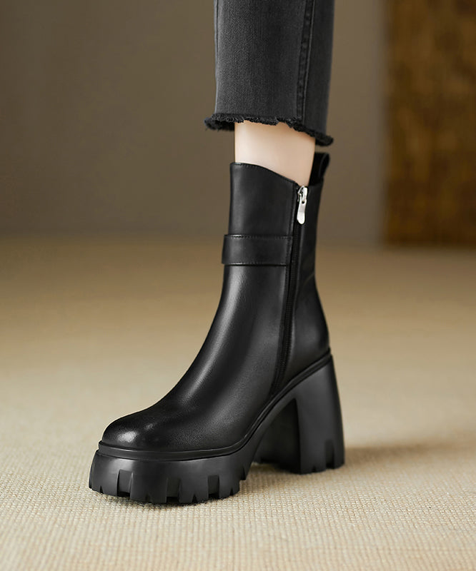 Effortlessly Elegant Boots with a Timeless Design