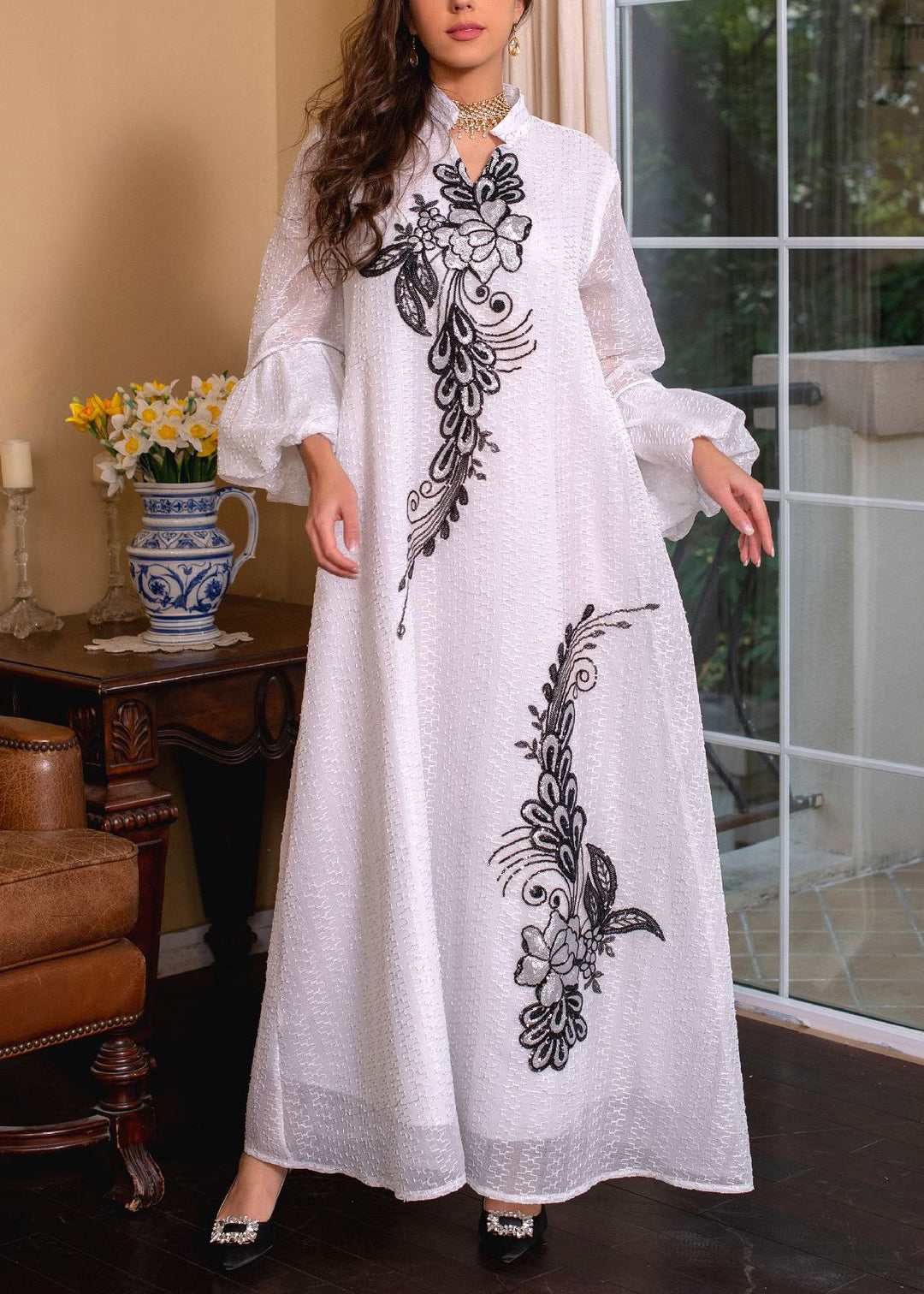 Effortlessly Elegant Dress with a Timeless Design