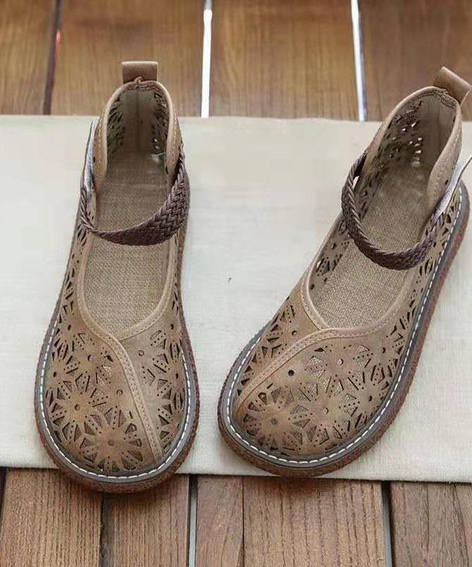 Well Tailored Sandals with a Graceful Silhouette