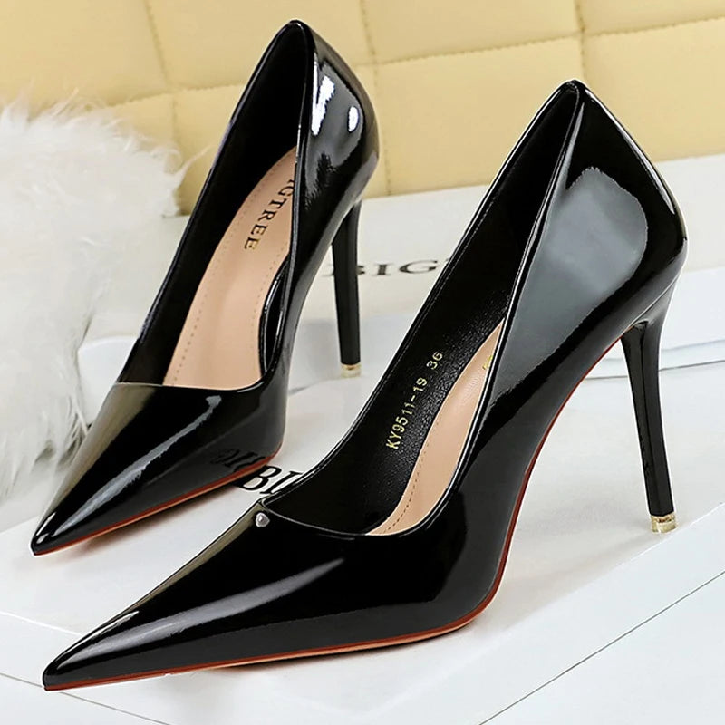 Classic Vintage Heels with a Flattering Fit
