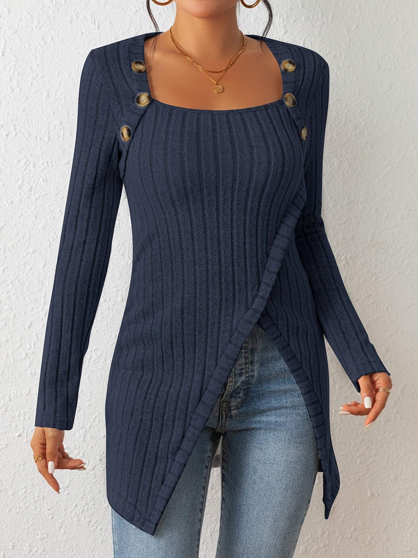 Effortlessly Elegant Top with a Timeless Design