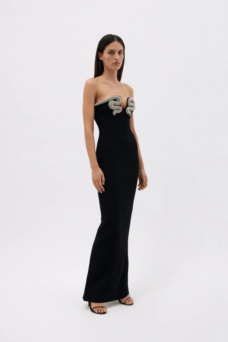 Well Tailored Dress with a Graceful Silhouette