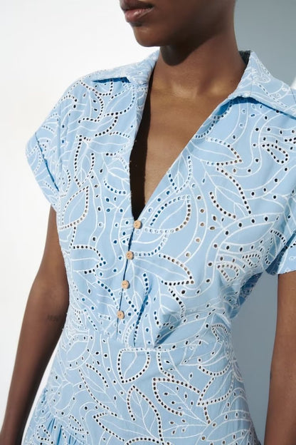 Effortlessly Elegant Dress with a Timeless Design