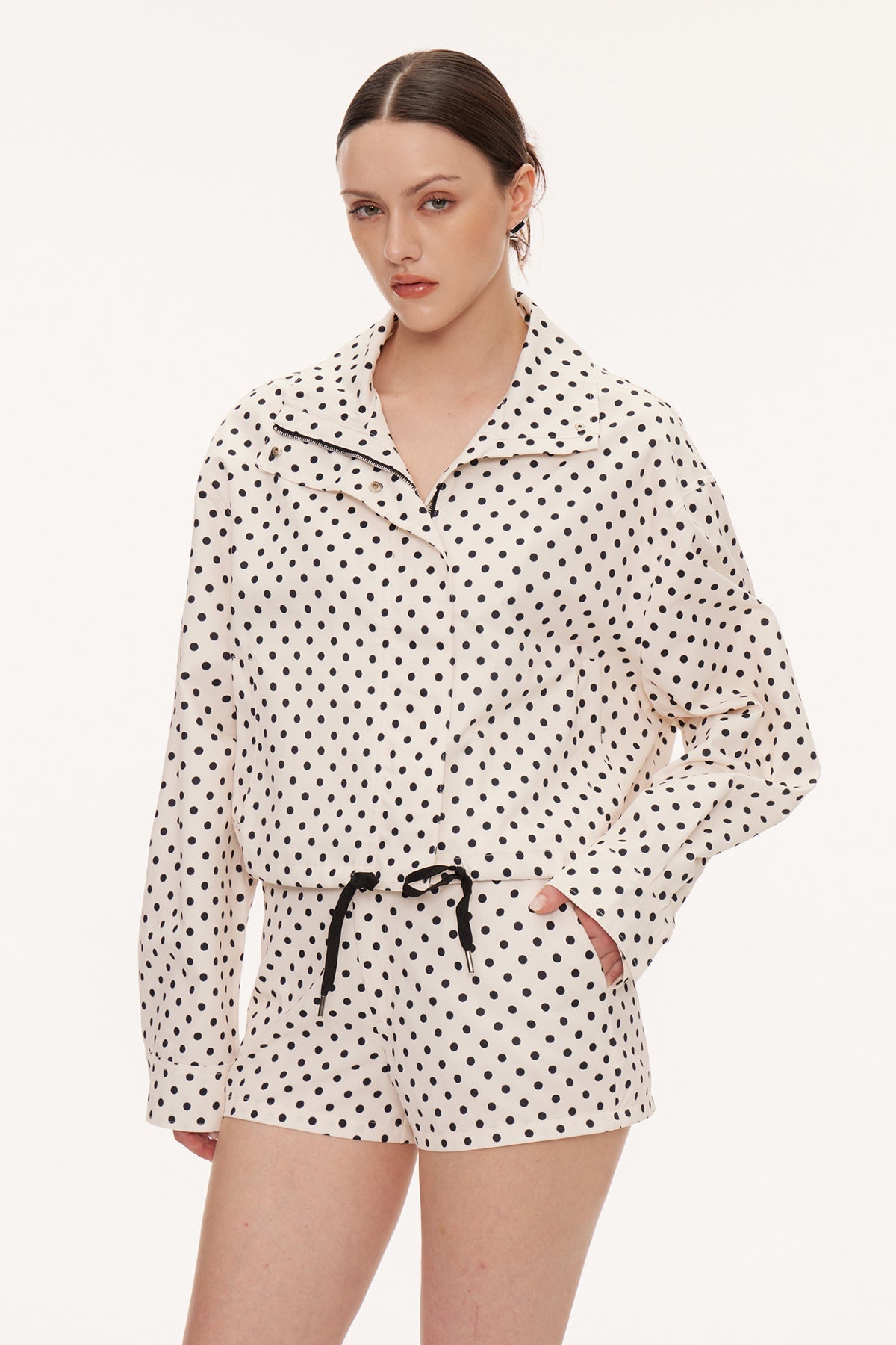 Effortlessly Elegant Pants with a Timeless Design