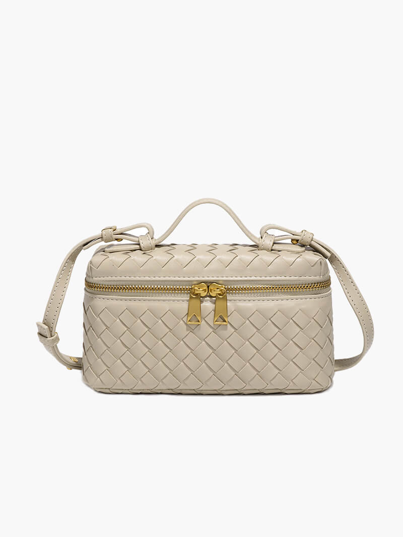 Gracefully Styled Bag for Any Occasion