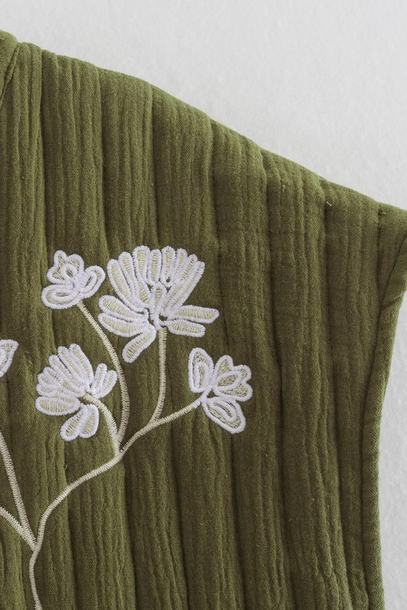Beautifully Finished Top in a Timeless Design