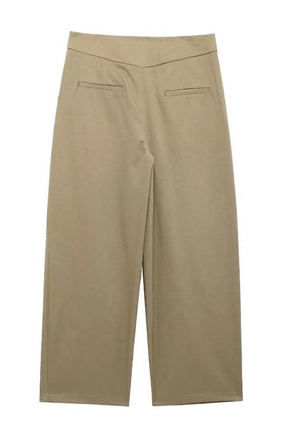 Classic Vintage Pants with a Flattering Fit