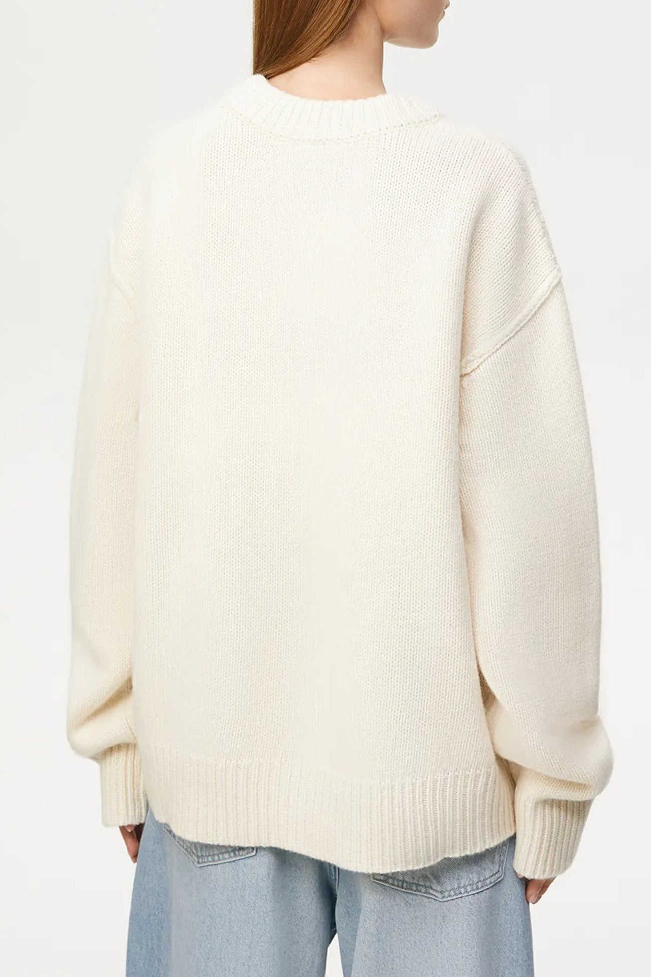 Well Tailored Sweater with a Graceful Silhouette