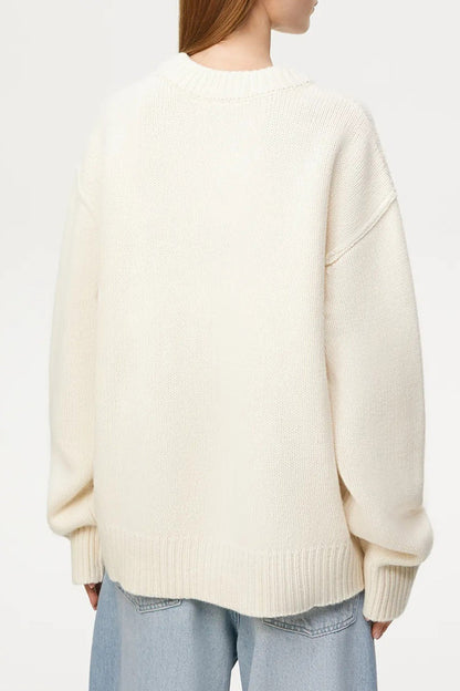 Well Tailored Sweater with a Graceful Silhouette