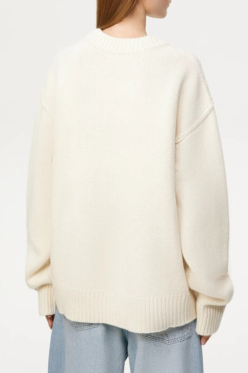 Well Tailored Sweater with a Graceful Silhouette