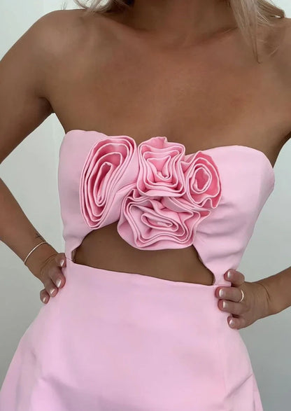 Beautifully Finished Dress in a Timeless Design