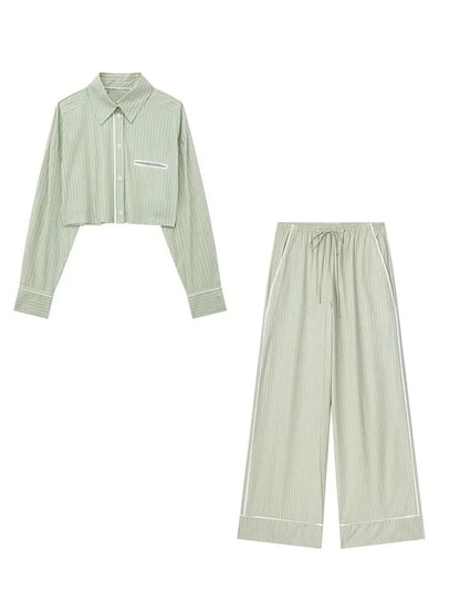 Effortlessly Elegant Pants with a Timeless Design