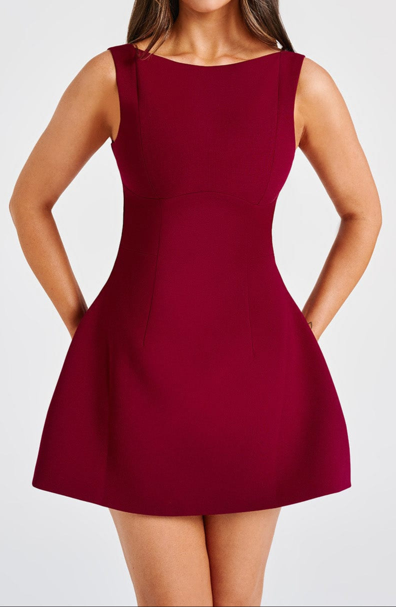 Well Tailored Dress with a Graceful Silhouette