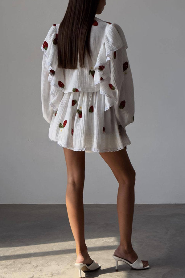 Classic Vintage Blouse with a Flattering Fit