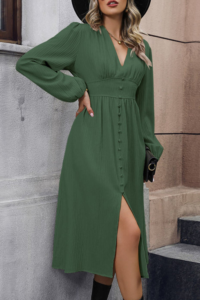 Effortlessly Elegant Dress with a Timeless Design