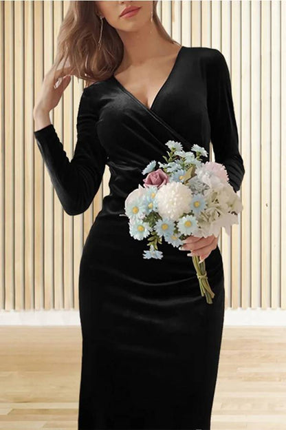 Beautifully Finished Dress in a Timeless Design