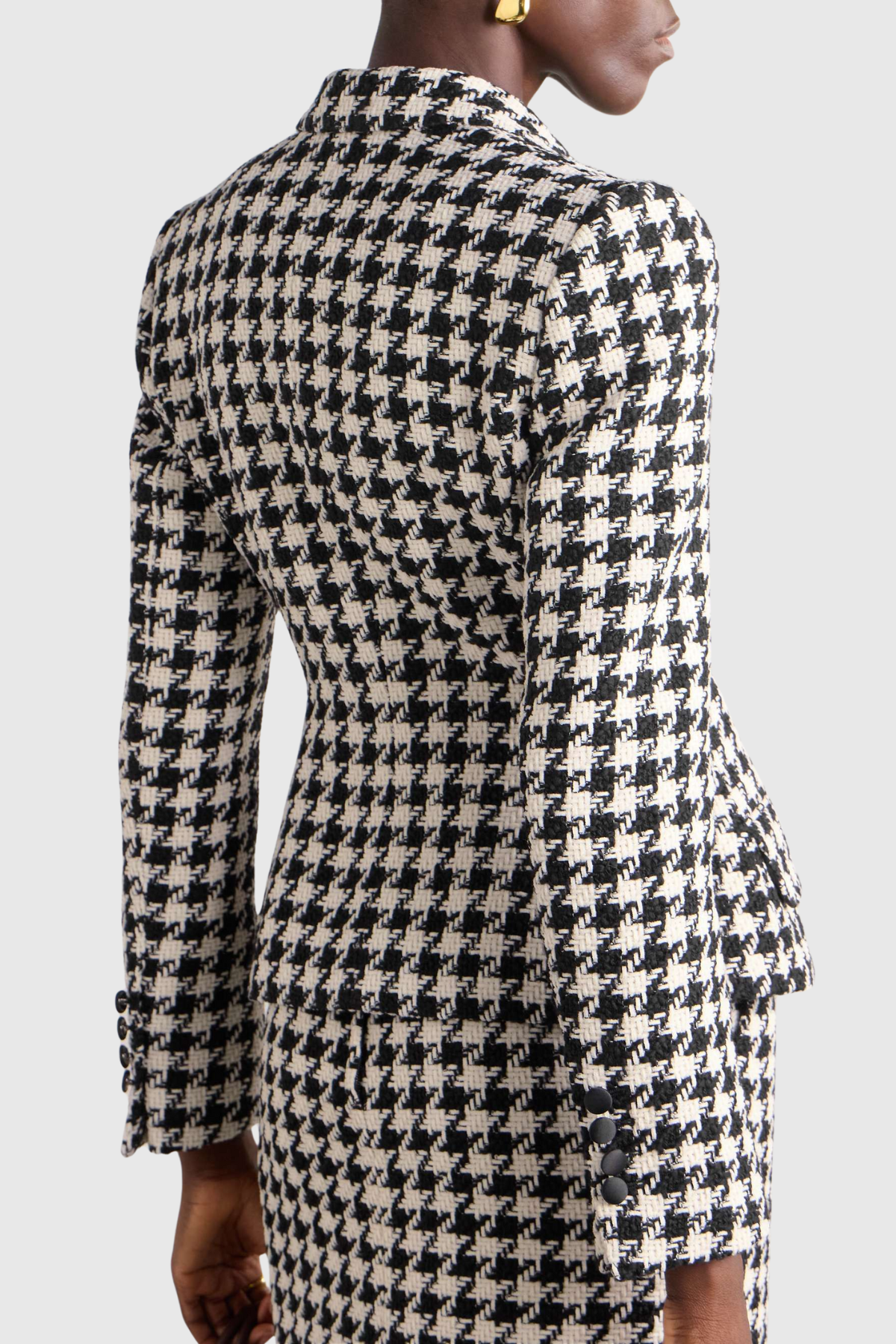 Effortlessly Elegant Jacket with a Timeless Design