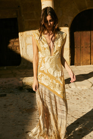 Well Tailored Dress with a Graceful Silhouette