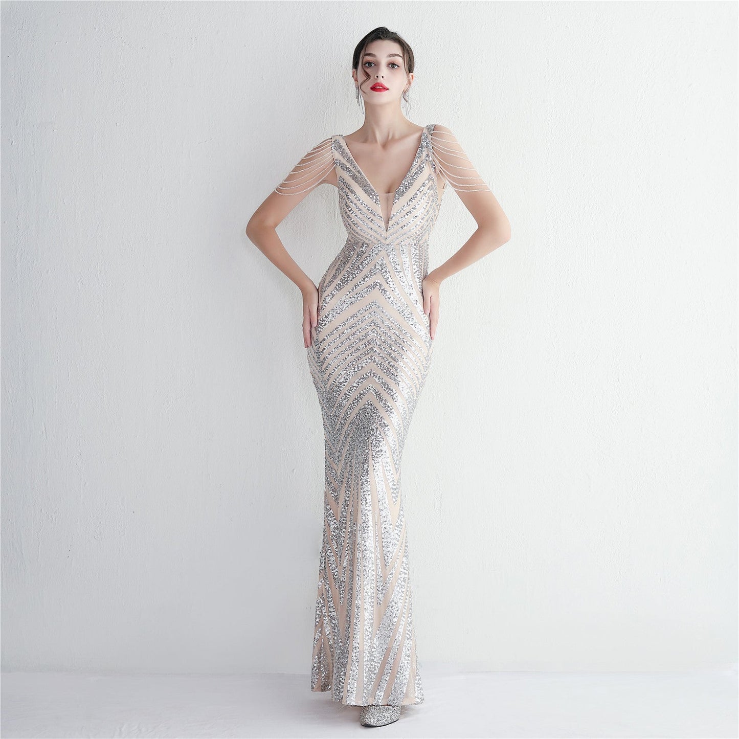 Beautifully Finished Dress in a Timeless Design