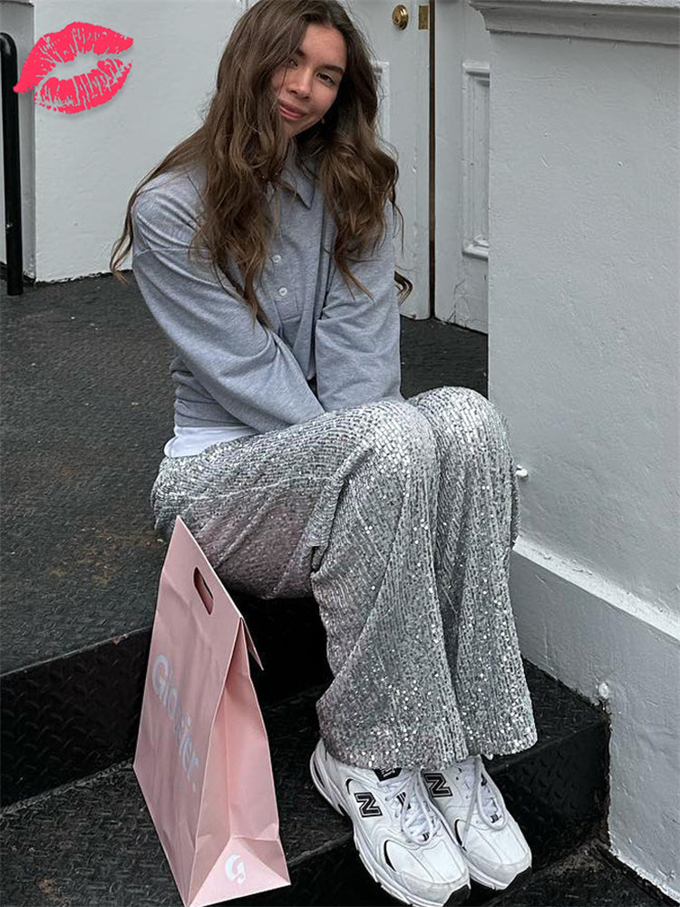 Effortlessly Elegant Pants with a Timeless Design