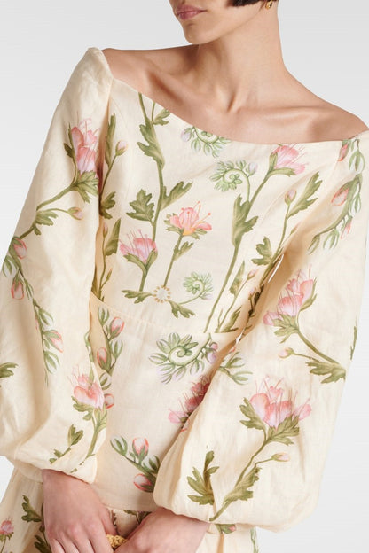 Gracefully Styled Dress for Any Occasion