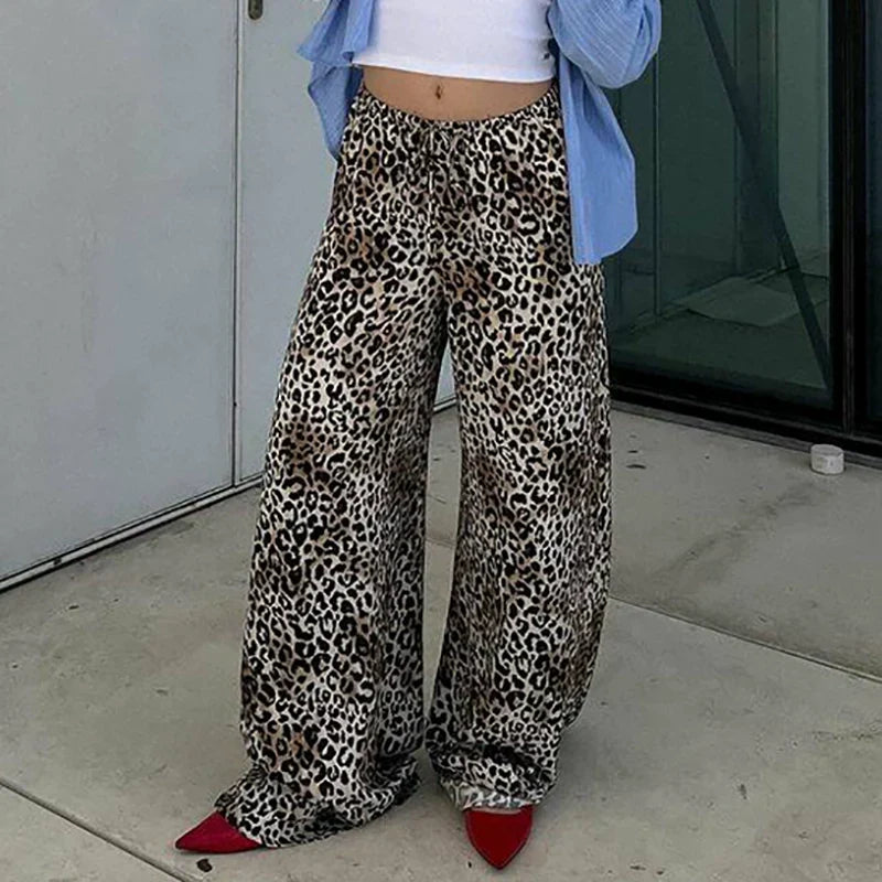 Well Tailored Pants with a Graceful Silhouette