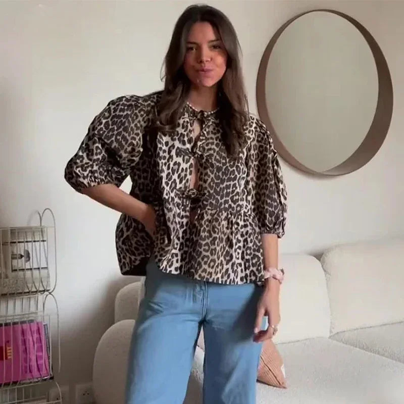 Effortlessly Elegant Blouse with a Timeless Design