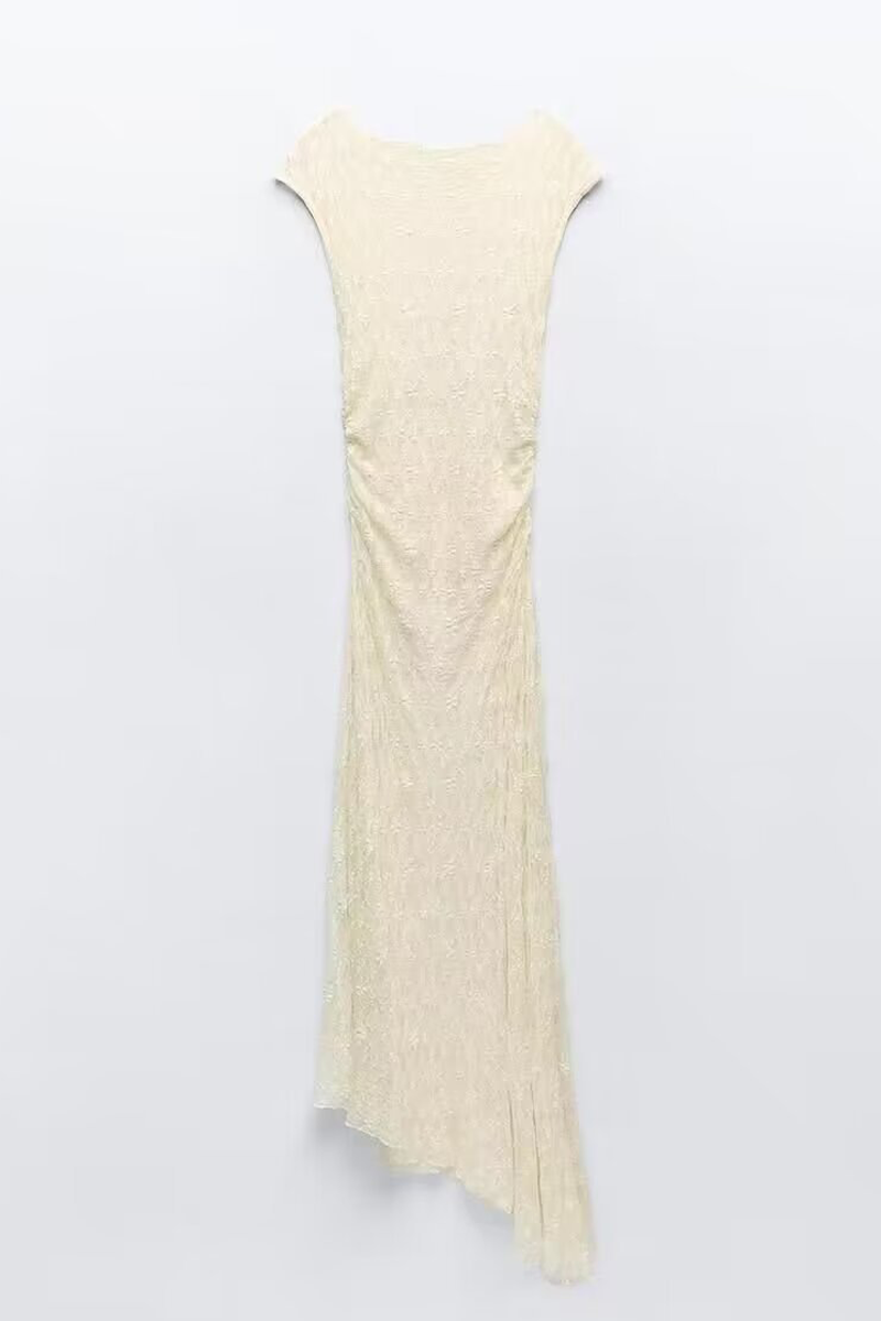 Effortlessly Elegant Dress with a Timeless Design