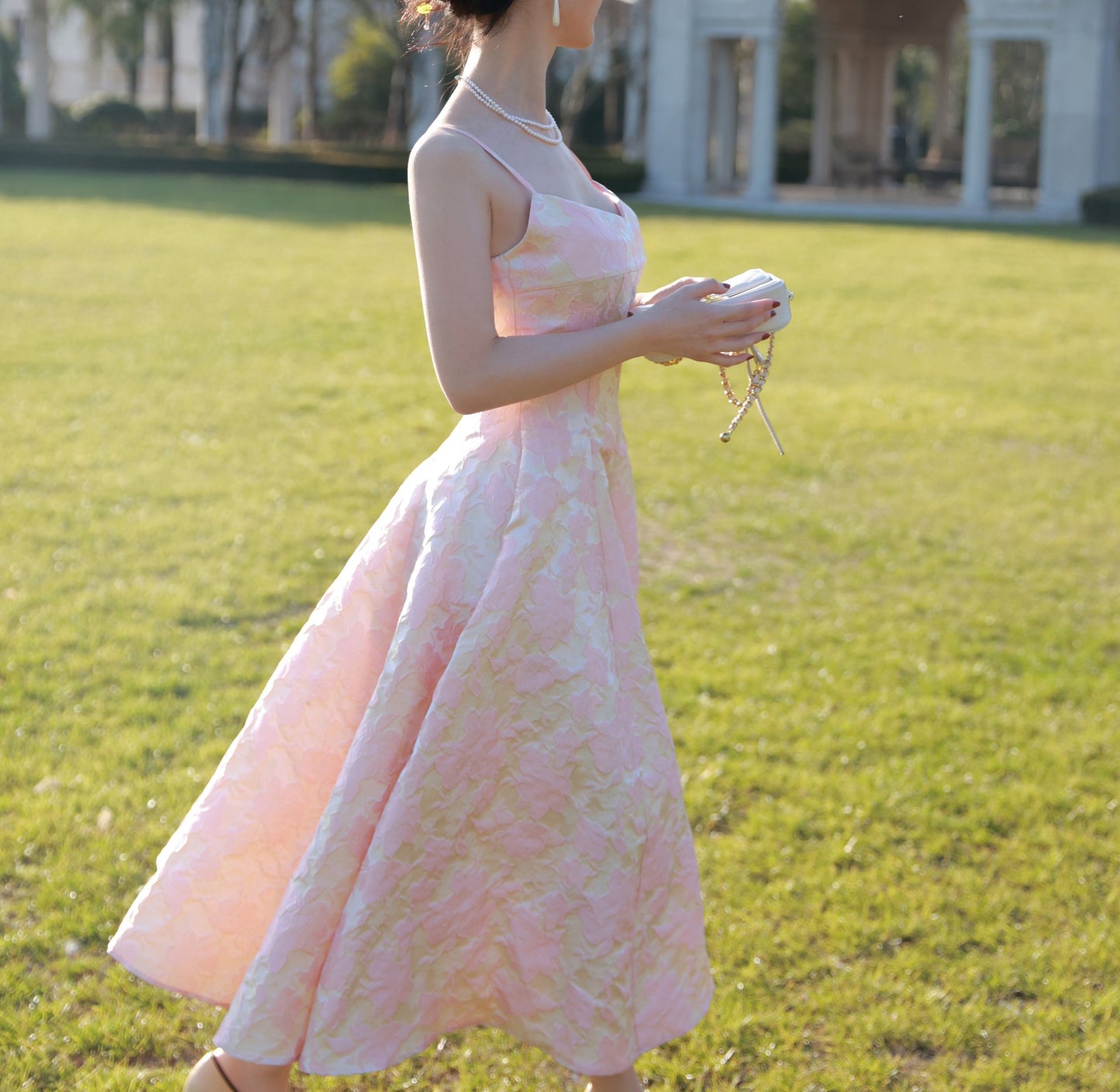 Well Tailored Dress with a Graceful Silhouette