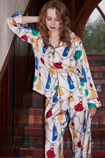 Effortlessly Elegant Garment with a Timeless Design