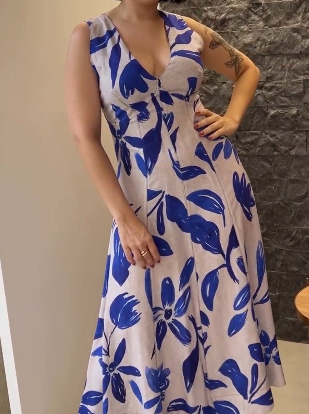 Well Tailored Dress with a Graceful Silhouette