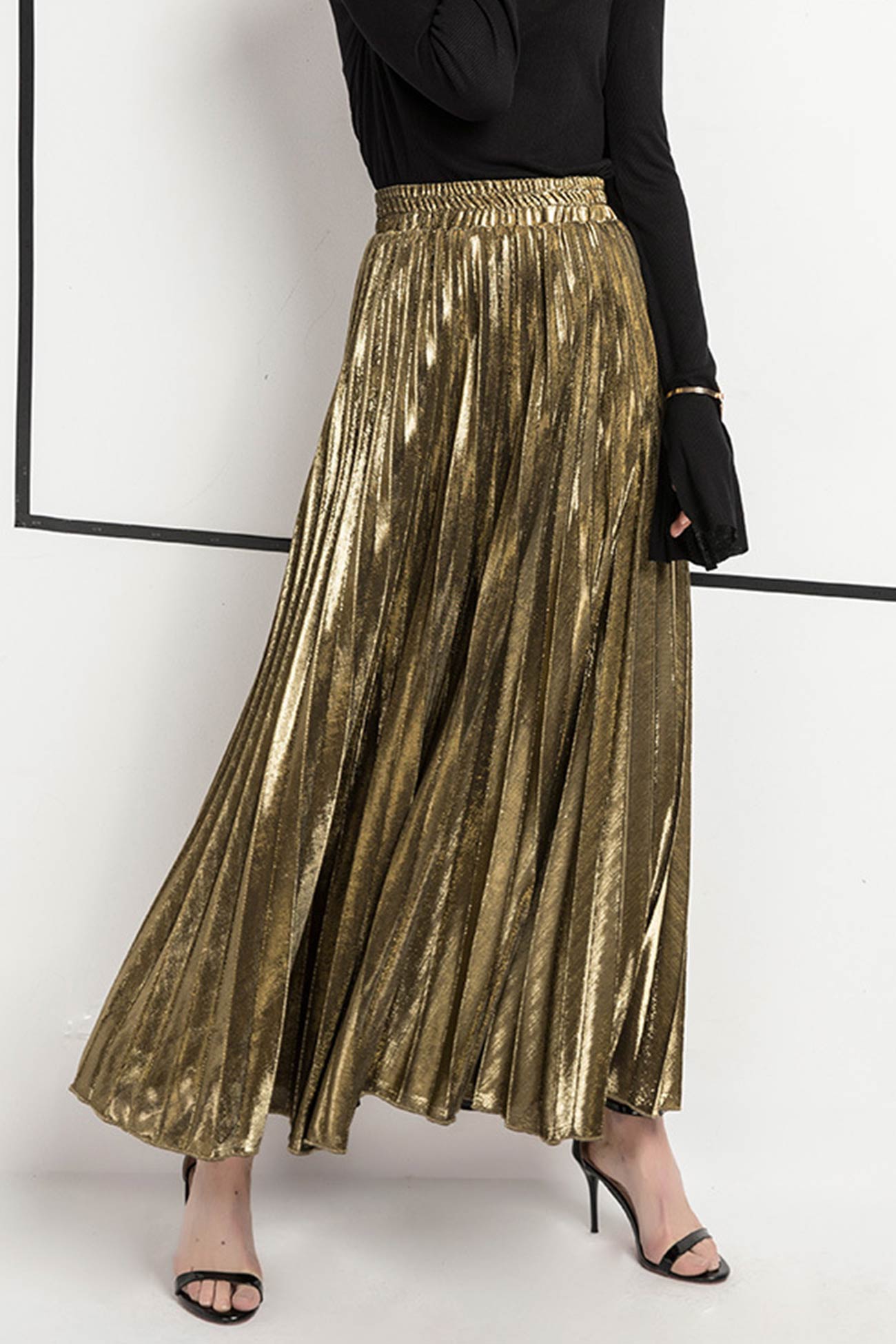 Sophisticated Garment with a Clean Classic Look
