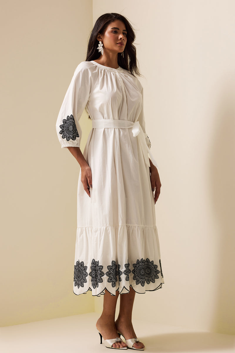 Effortlessly Elegant Dress with a Timeless Design