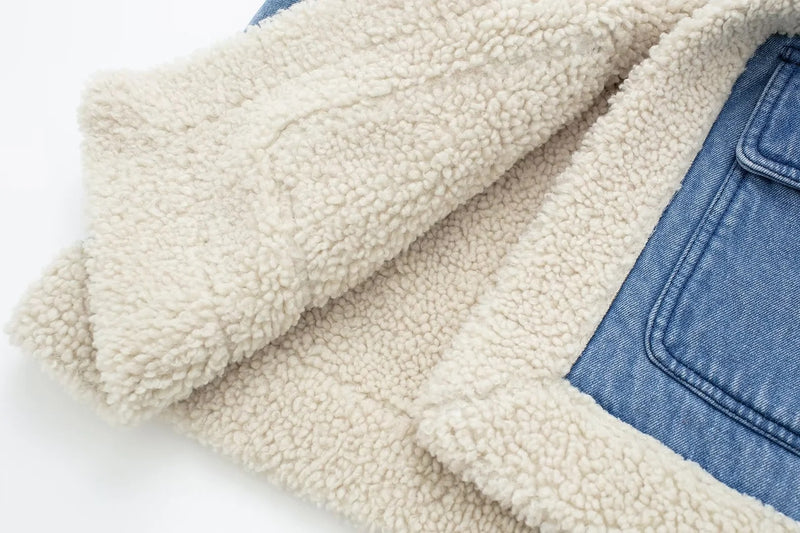 Effortlessly Elegant Coat with a Timeless Design