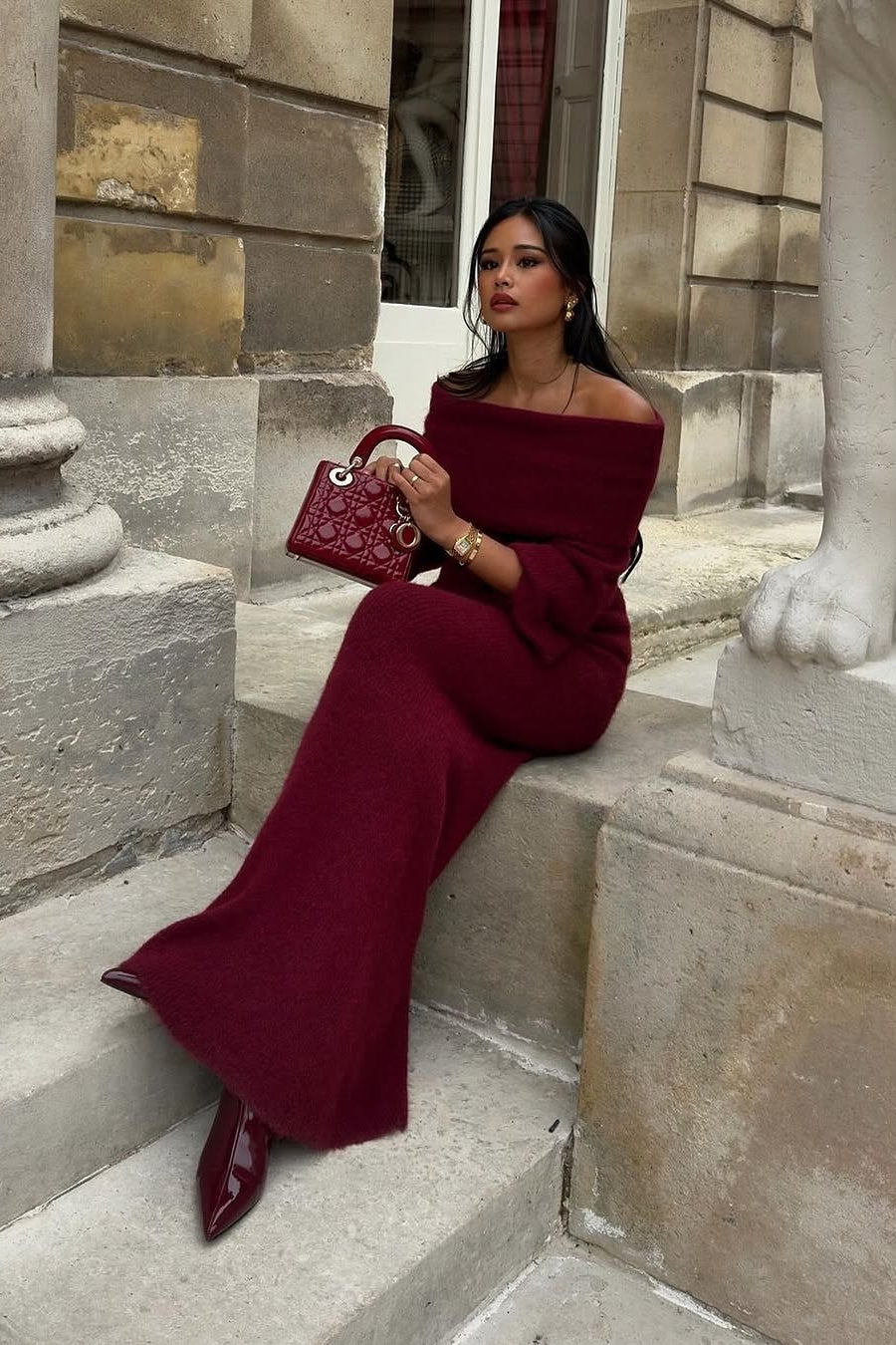 Beautifully Finished Dress in a Timeless Design