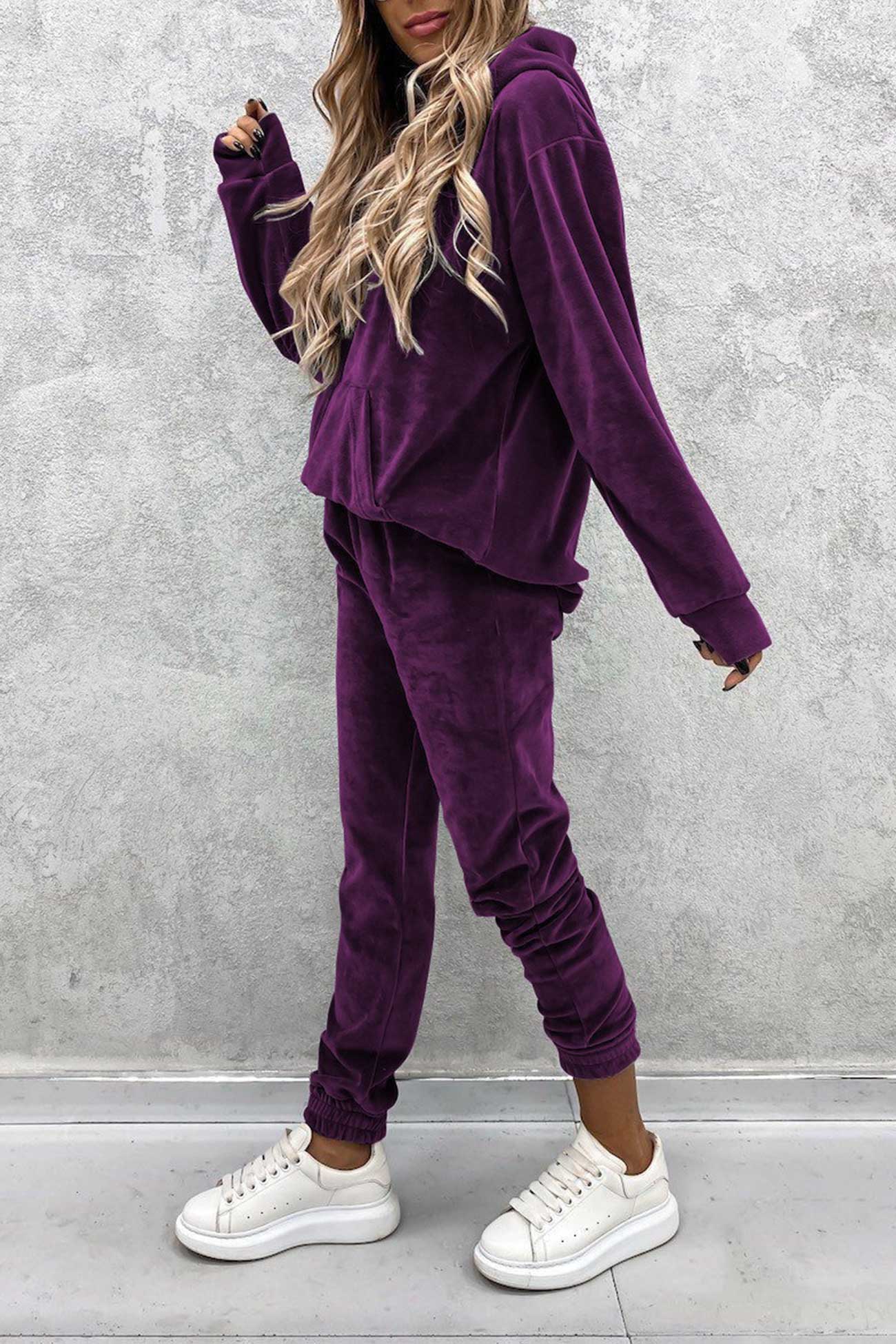 Effortlessly Elegant Pants with a Timeless Design