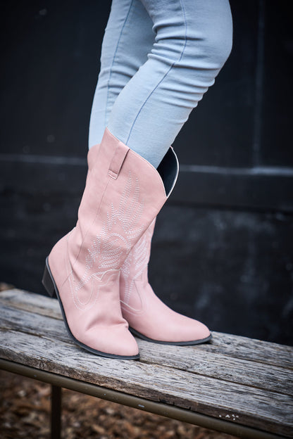Gracefully Styled Boots for Any Occasion