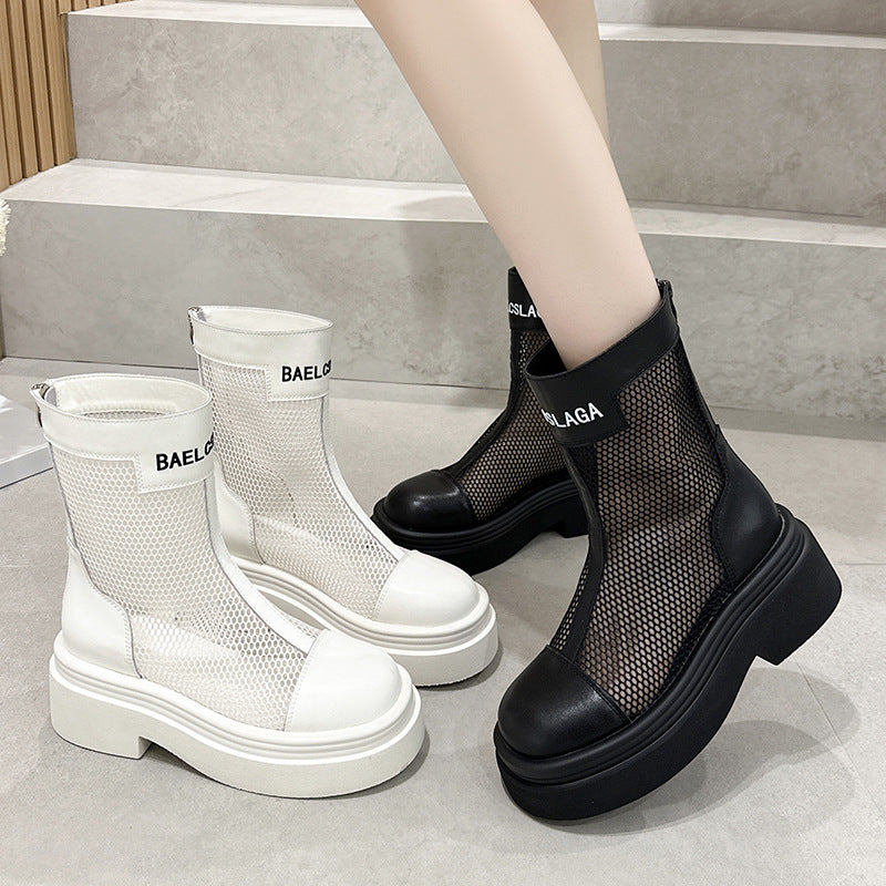 Effortlessly Elegant Boots with a Timeless Design