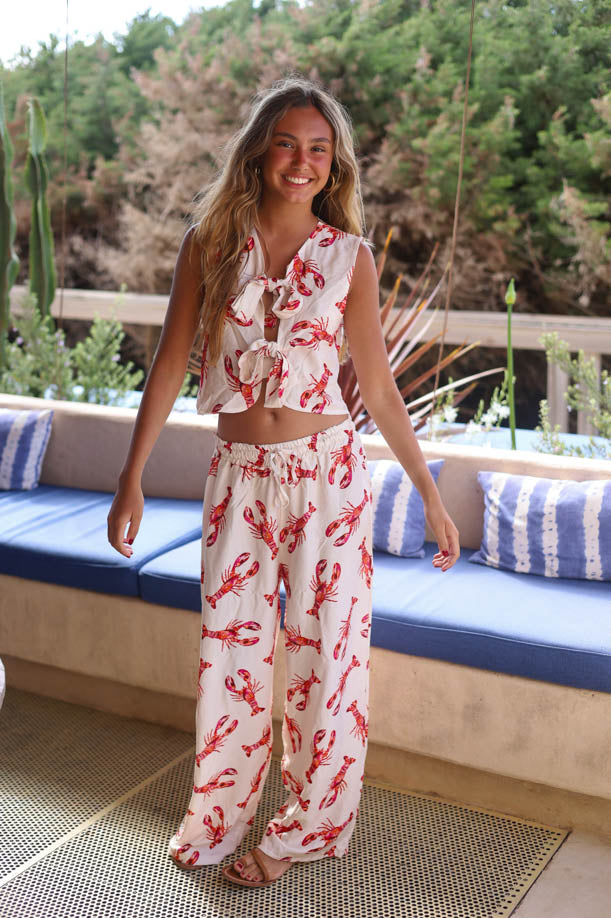 Effortlessly Elegant Pants with a Timeless Design