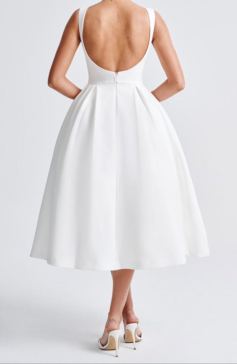 Gracefully Styled Dress for Any Occasion